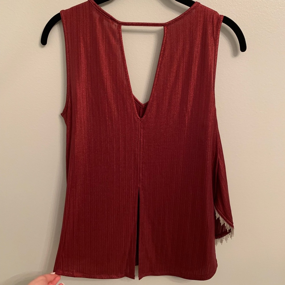 Red Open Back Tank With Chain Detail - Picture 5 of 5